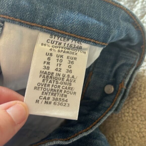 NYDJ Cropped Jeans with Button details on hem size 6 - Picture 9 of 10